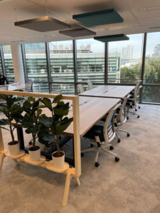 Tables de coworking en acier et bois massif pour Capgemini / Fabrication artisanale et sur mesure / Mobilier professionnel ARTMETA