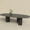 Table en céramique modèle Orion / Dimensions : 280 x 120 x H 75 cm / Dekton Somnia épaisseur 20 mm avec bord biseauté et arête adoucie / Thermolaquage Noir charbon / Fabrication sur mesure