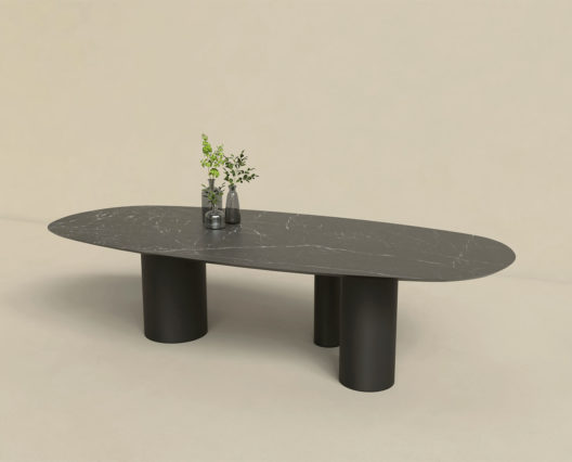 Table en céramique modèle Orion / Dimensions : 280 x 120 x H 75 cm / Dekton Somnia épaisseur 20 mm avec bord biseauté et arête adoucie / Thermolaquage Noir charbon / Fabrication sur mesure