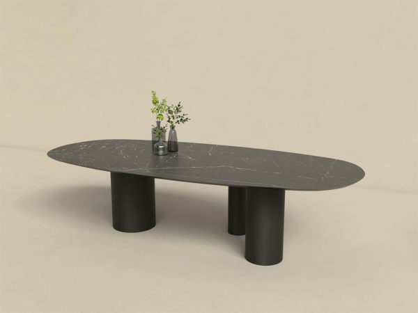 Table en céramique modèle Orion / Dimensions : 280 x 120 x H 75 cm / Dekton Somnia épaisseur 20 mm avec bord biseauté et arête adoucie / Thermolaquage Noir charbon / Fabrication sur mesure