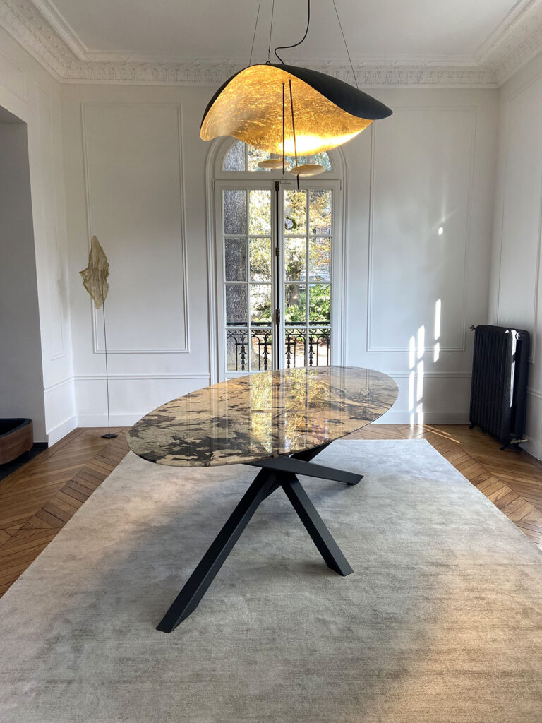 Pied Mikado avec plateau en granit ovale 245x110 cm