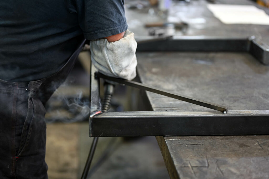 ARTMETA / Atelier de fabrication en Normandie dans la Hague : Fred