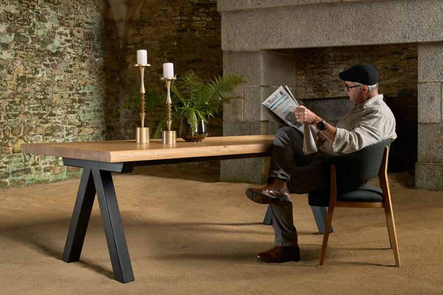 Table en metal et bois massif modèle Aubier fabrication artisanale française