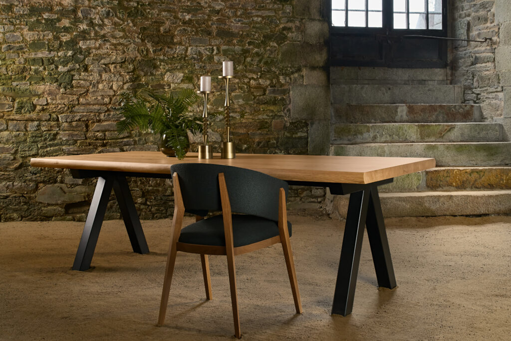 Table en metal et bois massif modèle Aubier fabrication artisanale française