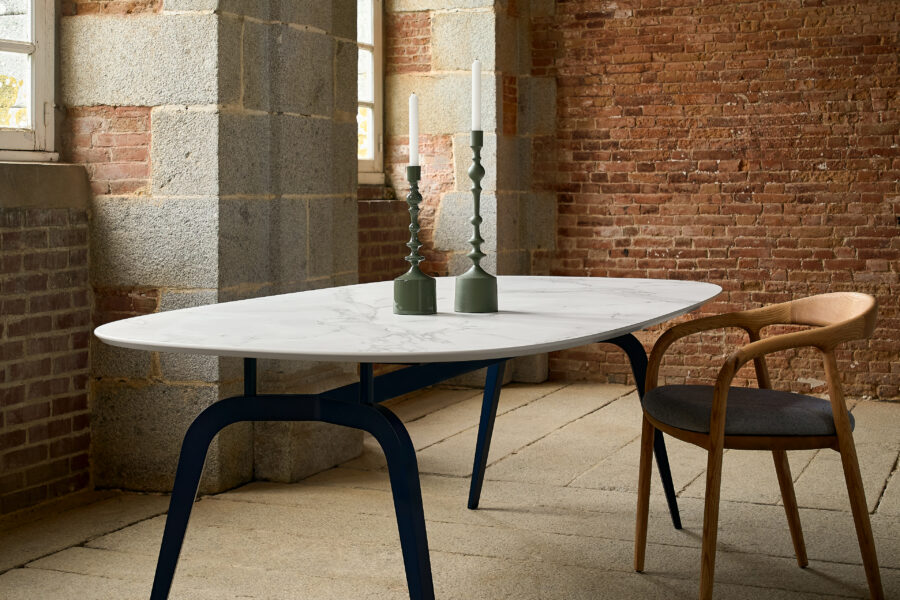 Table en céramique Dekton Aura / modèle Céleste / Fabrication artisanale Française