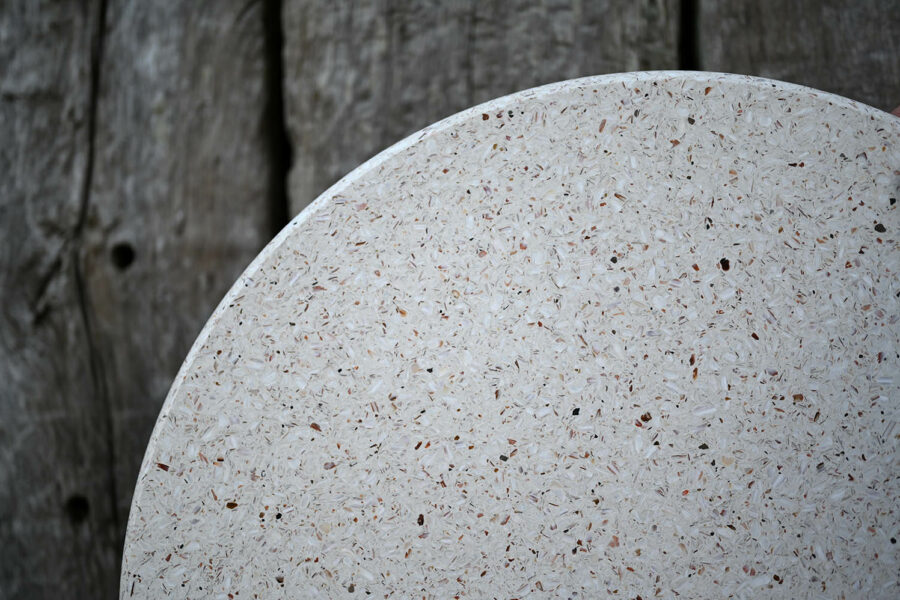Duo de tables basses coquillage en terrazzo marin / Fabrication française