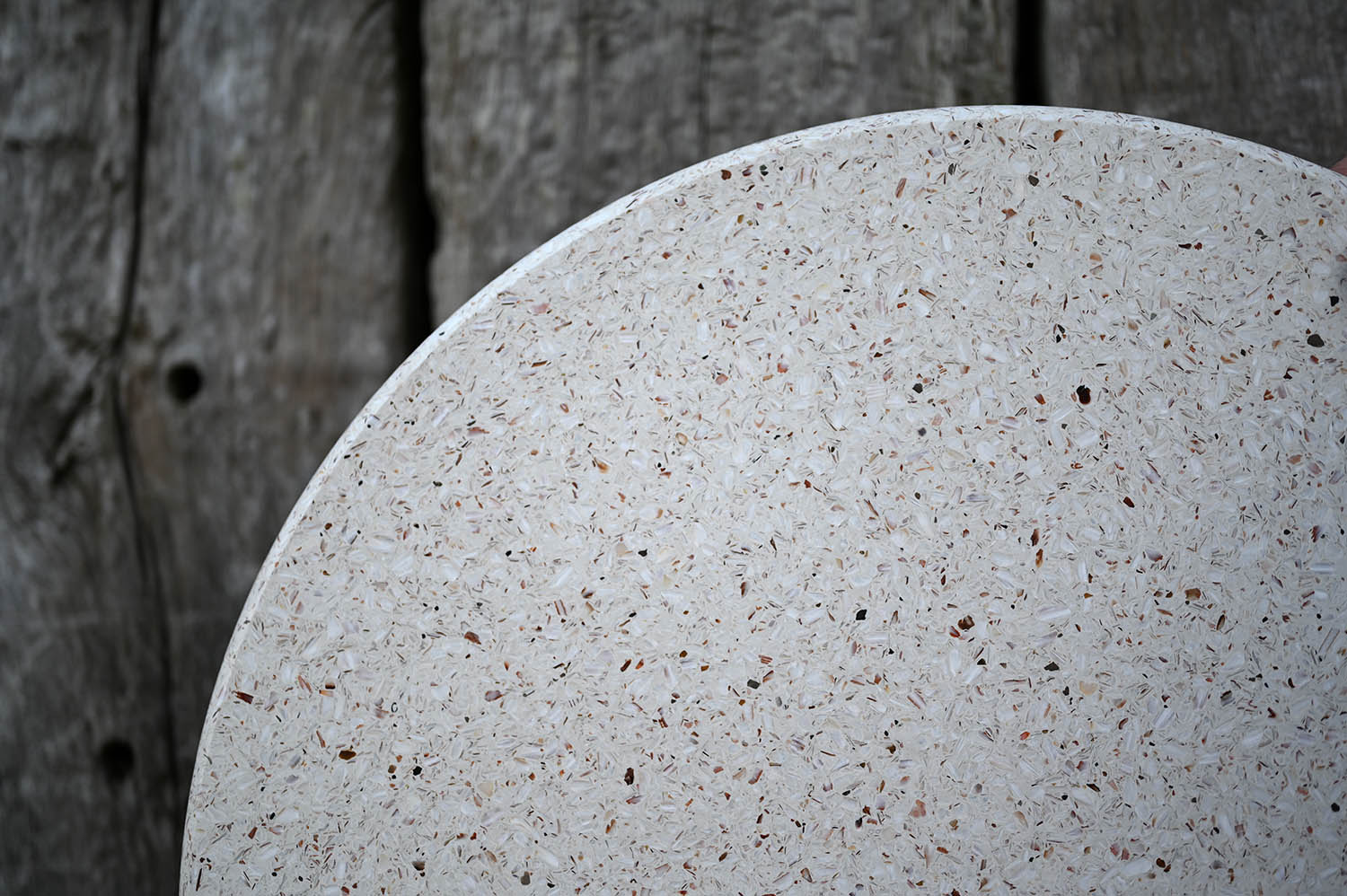 Duo de tables basses coquillage en terrazzo marin / Fabrication française