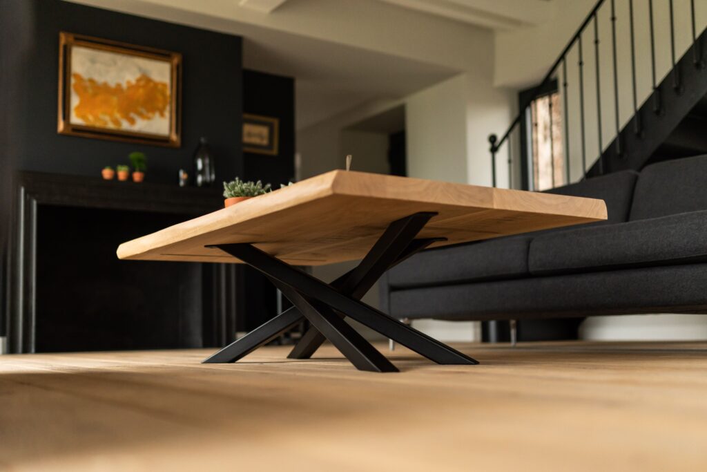 Table basse design mikado en acier et bois massif ARTMETA