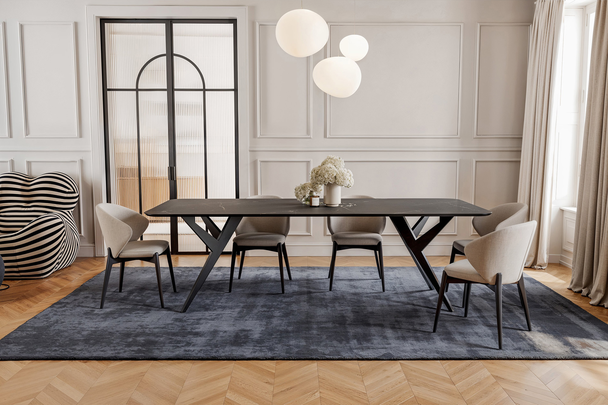 Table à manger en céramique Dekton appartement haussmannien Ma Reine ARTMETA