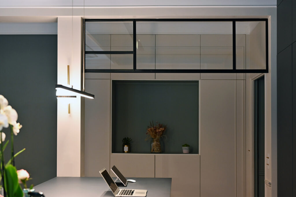 Verrière style Mondrian / Projet réalisé à Paris / Fabrication artisanale en acier sur mesure ARTMETA