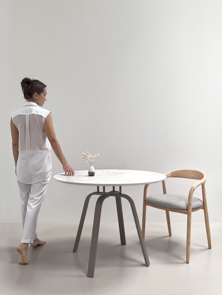 Table ronde en céramique DEKTON aura diamètre 100 cm pour 4 personnes