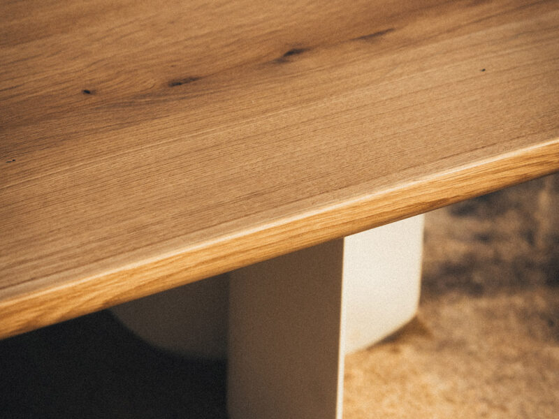 Comment enlever des rayures sur un bois verni ? Comment éffacer des taches tenaces ?