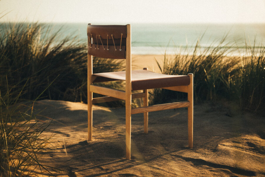 Dossier chaise en cuir et bois massif