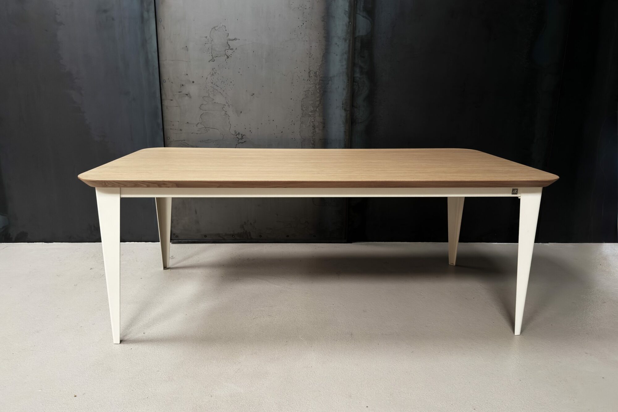 1790757259975 Table comtesse plaquage bois chêne pieds acier ivoire