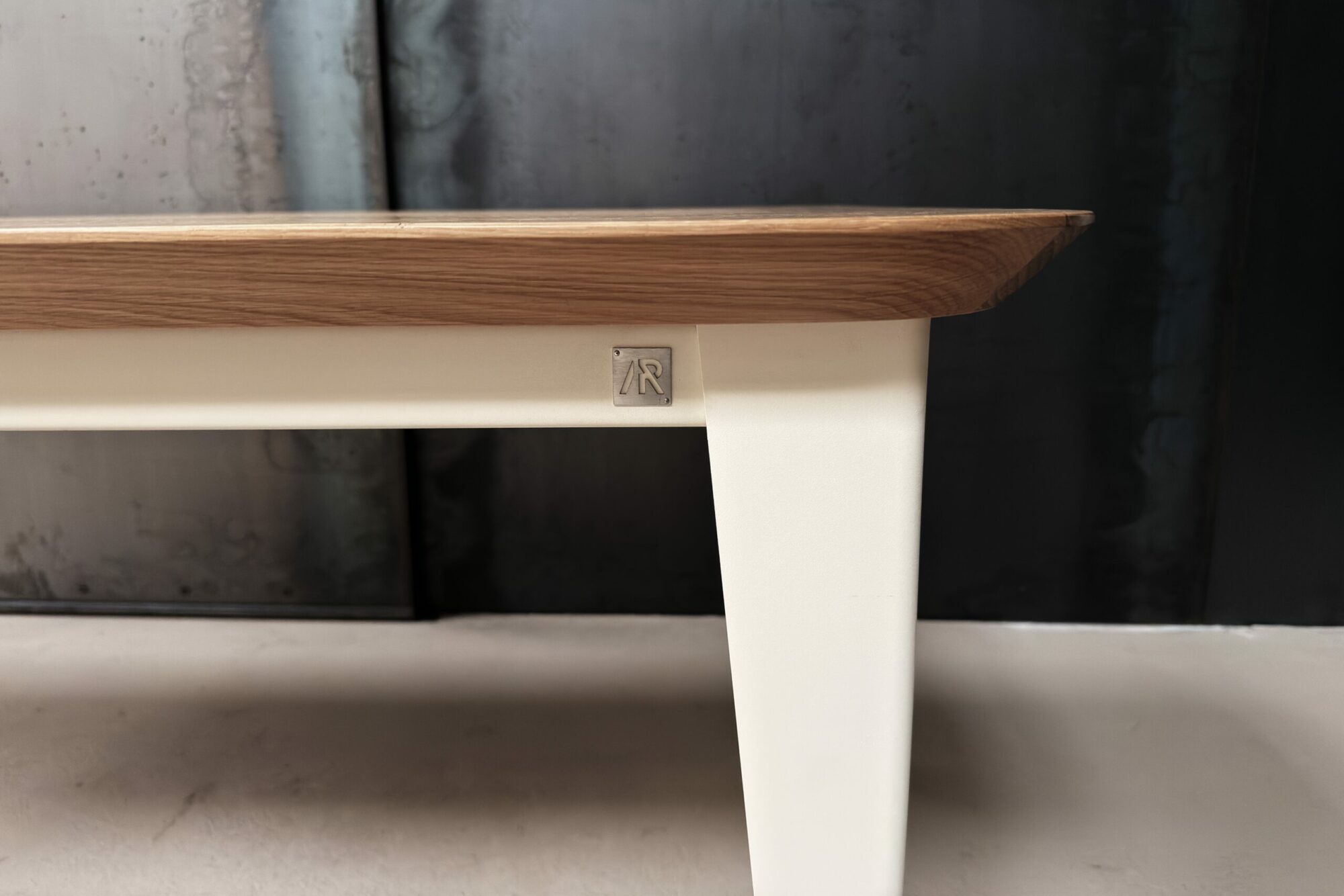1790757319792 Table comtesse plaquage bois chêne pieds acier ivoire