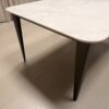Table à manger Comtesse Dekton Entzo pieds en acier couleur bronze