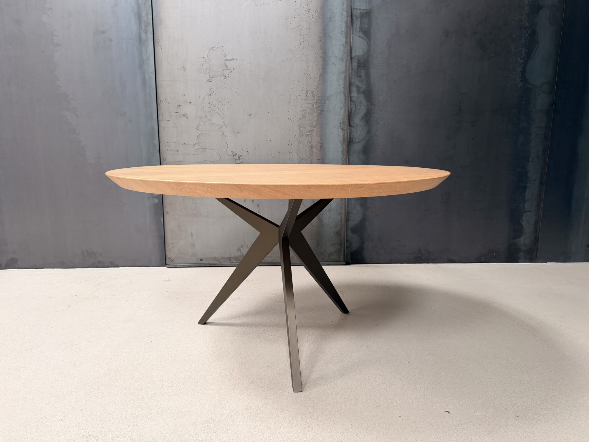 Table ronde bois massif 134 cm Papillon