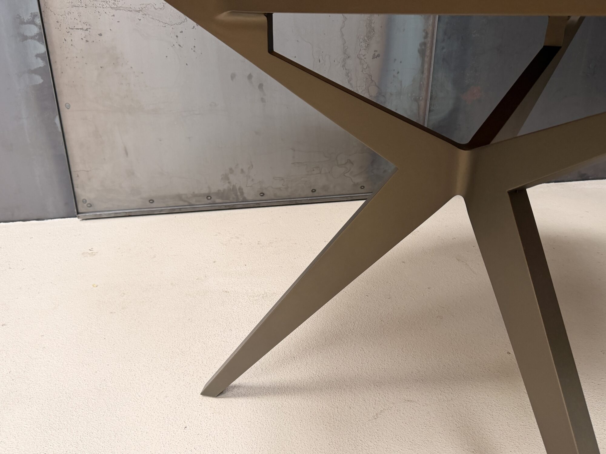 Table ronde bois massif 134 cm Papillon