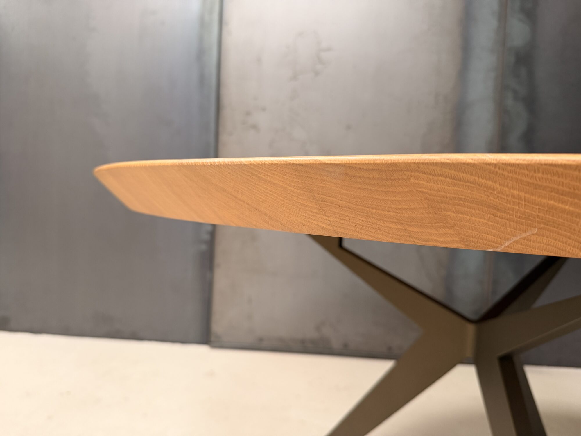 Table ronde bois massif 134 cm Papillon