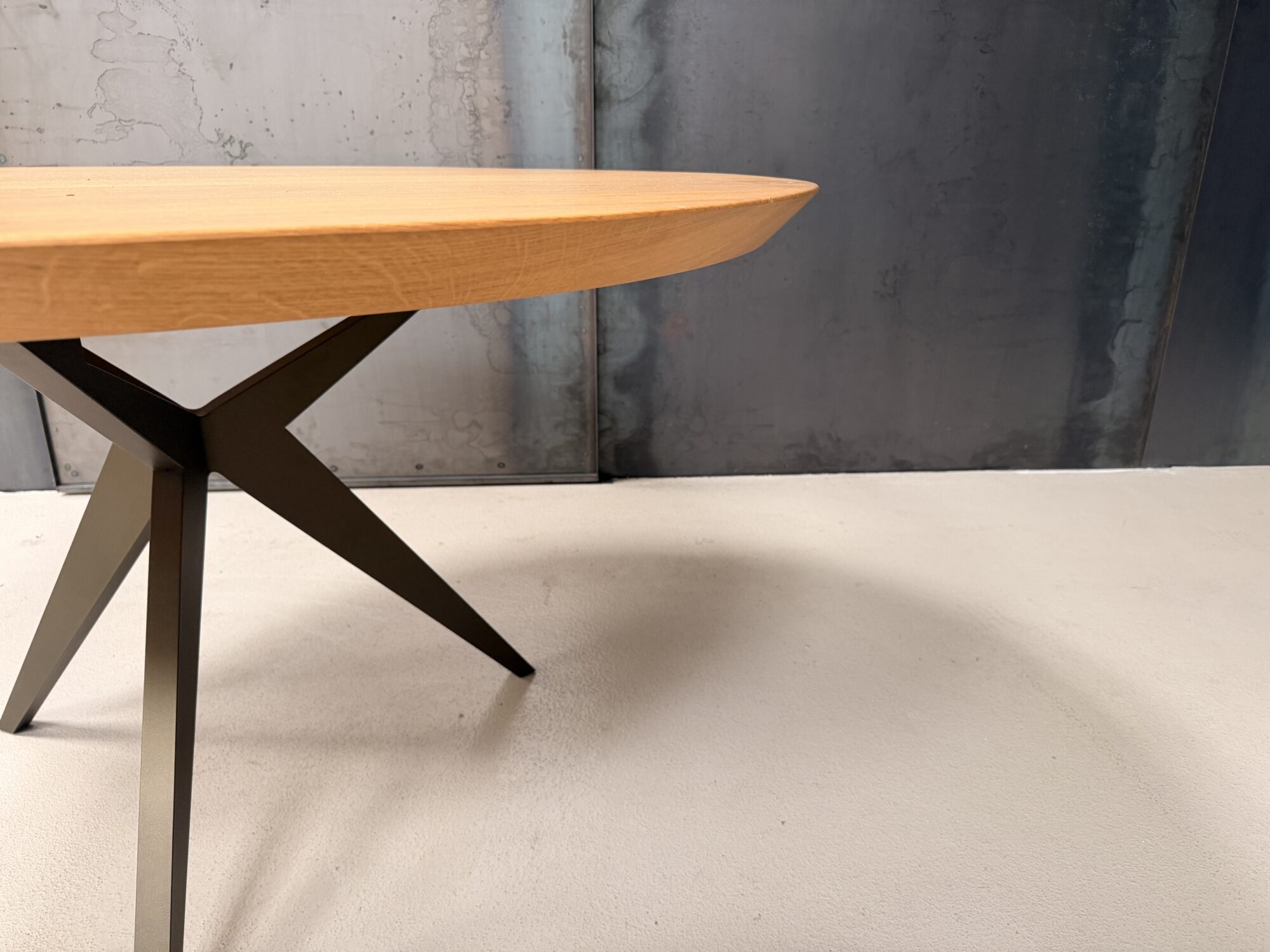 Table ronde bois massif 134 cm Papillon