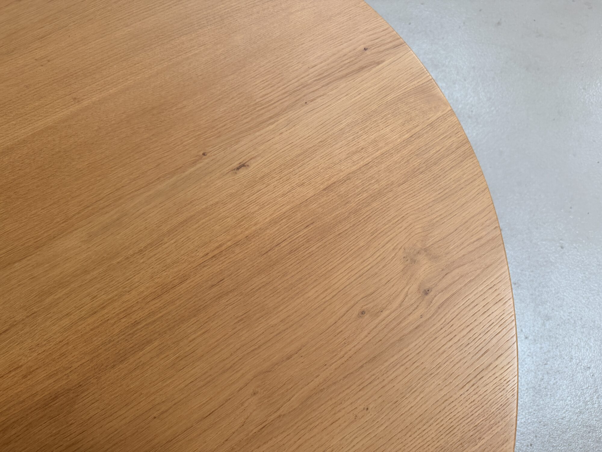 Table ronde bois massif 134 cm Papillon
