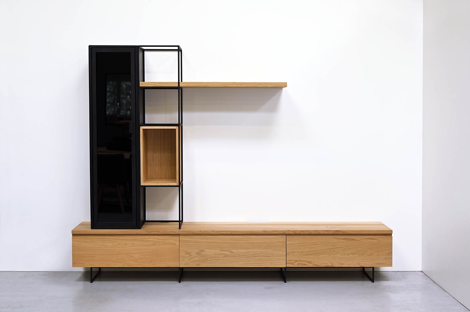 Meuble tv Vitrine 270 cm acier et bois massif