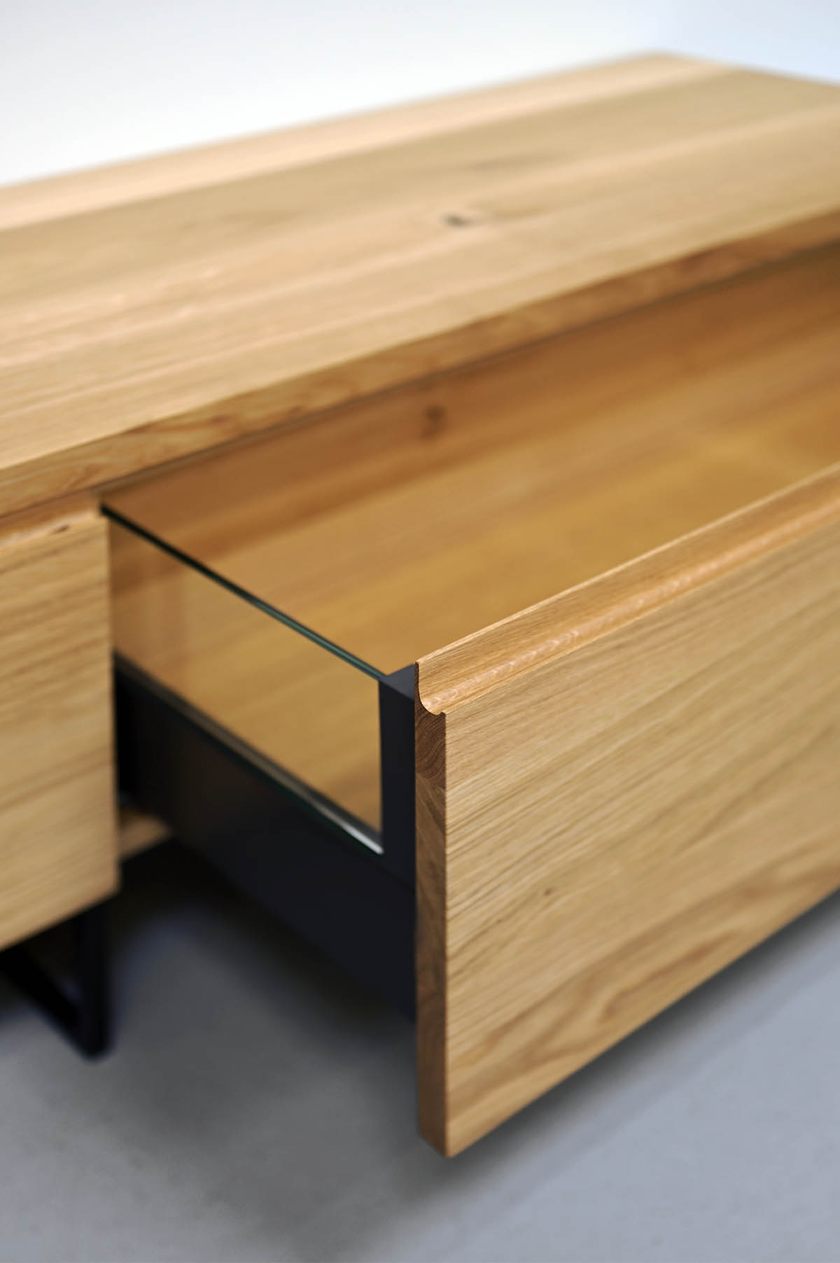 Meuble tv Vitrine 270 cm acier et bois massif