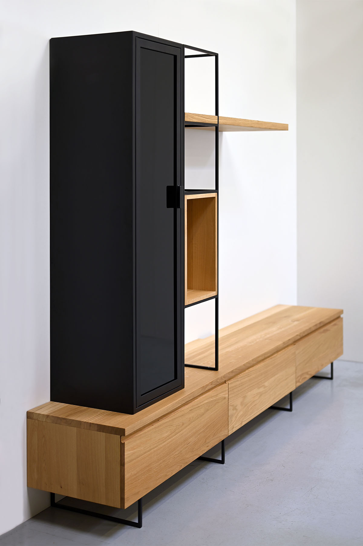 Meuble tv Vitrine 270 cm acier et bois massif