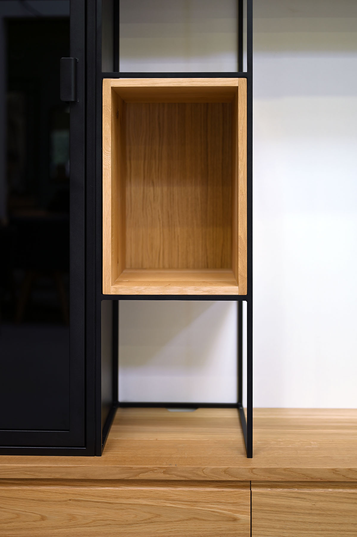Meuble tv Vitrine 270 cm acier et bois massif