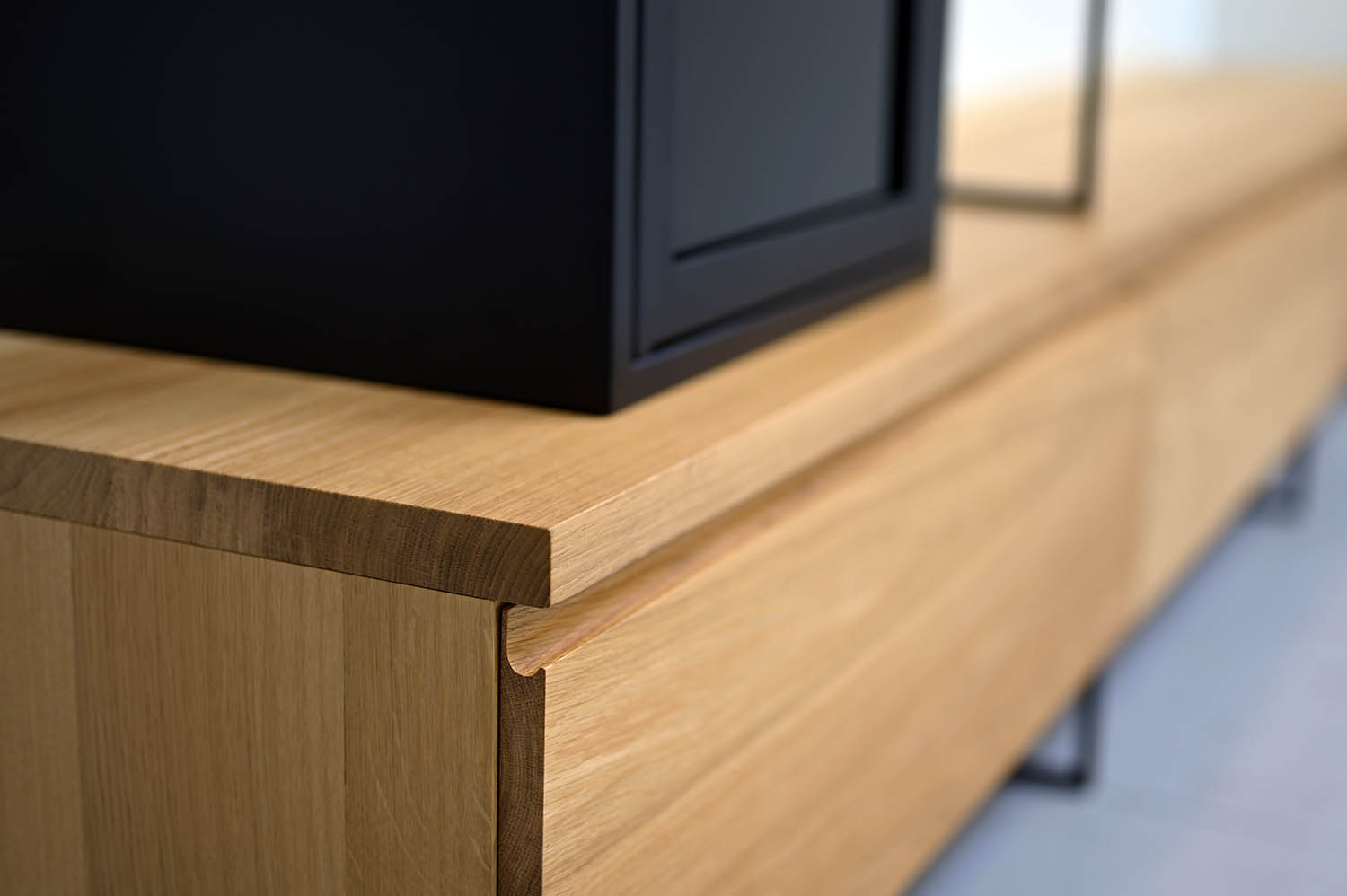 Meuble tv Vitrine 270 cm acier et bois massif