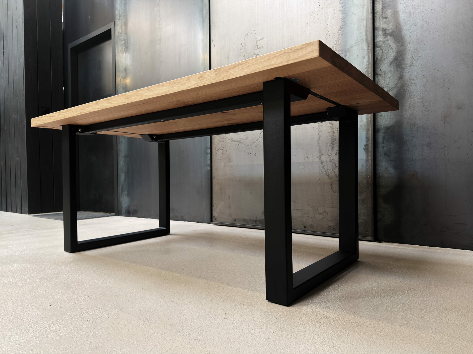 Table pieds U acier et bois massif 6 Table pieds U acier et bois massif